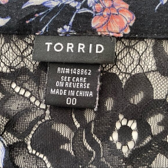 Torrid empire waisted top,  elasticized waist, v-neck, high-low hemline - Picture 12 of 13